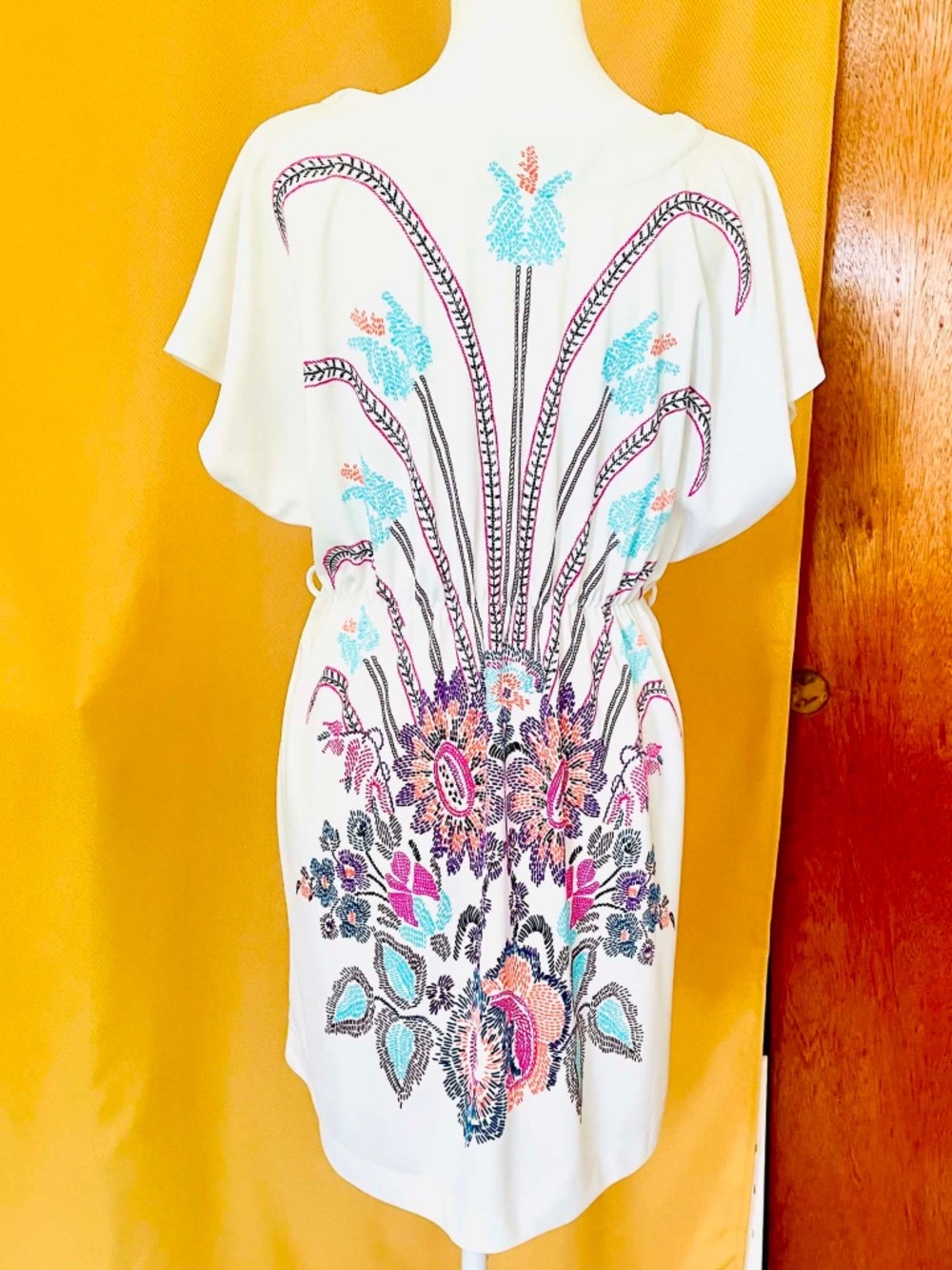 White Embroidered Floral Kaftan Dress – Cinched Waist, Boho Style M